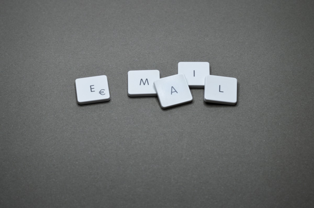 Lettres qui forment le mot email pour email automation