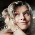 Solange Lecomte, la fondatrice de Sosol and Sea, une marque de bijoux