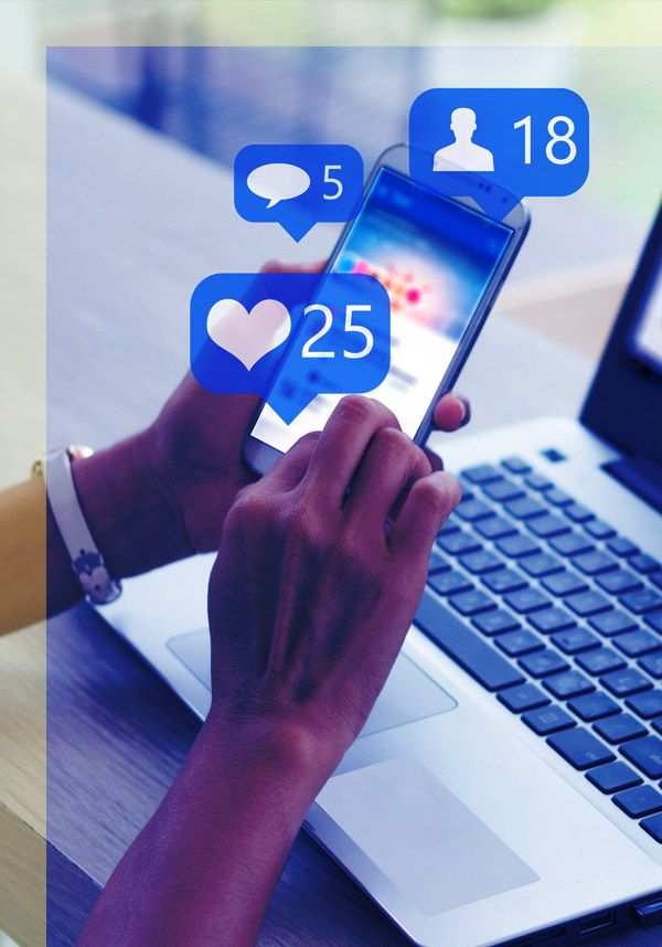 Une personne sur les reseaux sociaux