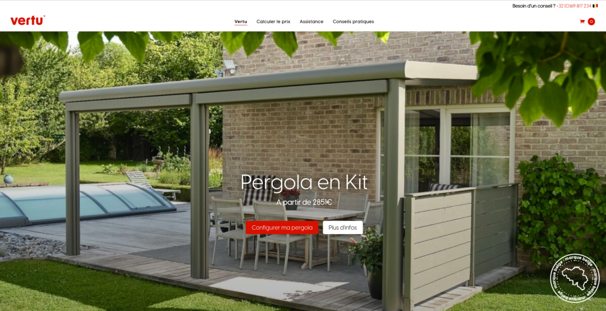 La page d'accueil du site web de Vertu sur laquelle on voit une pergola à l'extérieur d'une maison qui abrite une terrasse