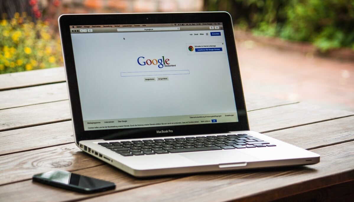 google Ordinateur portable avec la page d'accueil de Google