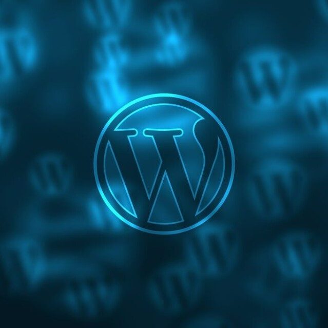 Logo du CMS WordPress sur un fond bleu